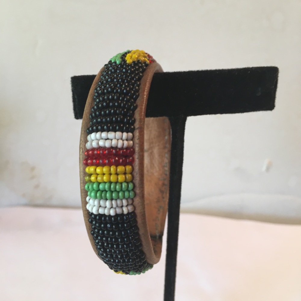 Kenyan Masai beaded bracelet on leather